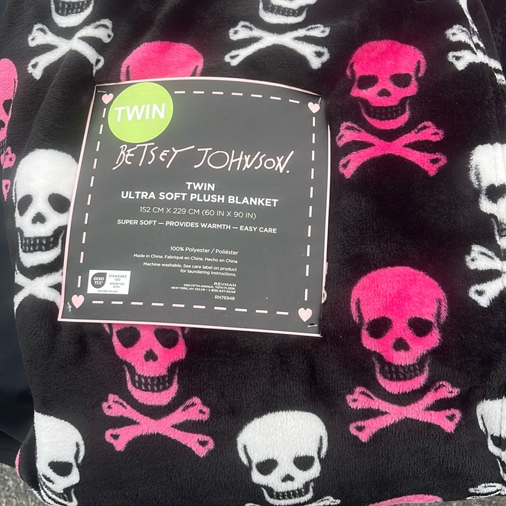 Betsey Johnson twin skull blanket